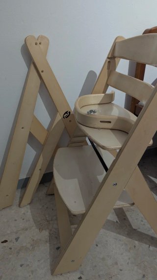 Trona de madera plegable