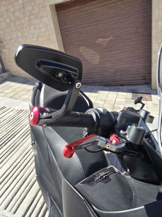 Zontes 50e Maxi Scooter Negra con muchos extras!