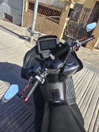 Zontes 50e Maxi Scooter Negra con muchos extras!