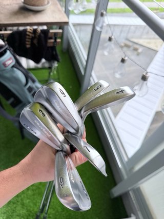 Set de palos de golf Cleveland y 2 wedges!!