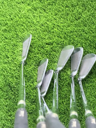 Set de palos de golf Cleveland y 2 wedges!!