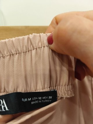 Pantalón Zara cargo beige con puño