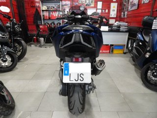 Kymco AK 550