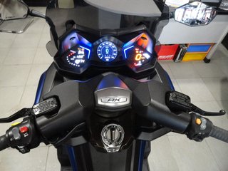 Kymco AK 550