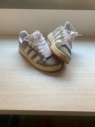 Adidas Campus grises y blancas