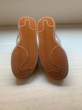 Adidas Campus grises y blancas