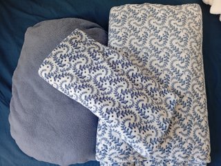 Juego de sábanas fleece azul y blanco