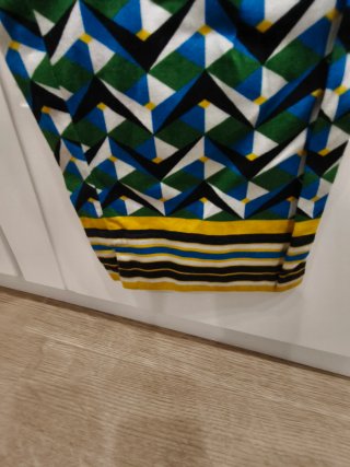 Pantalón Zara pitillo estampado
