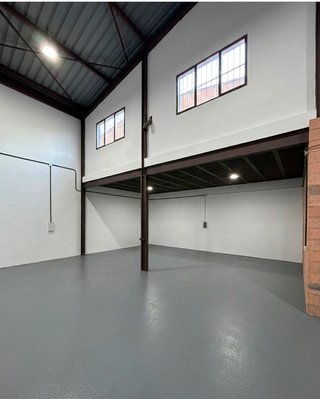 Se alquila nave 323 m2 en Dos Hermanas