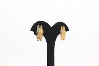 PENDIENTES MUÑECO LABUBU CON CIRCONITAS AZUL.