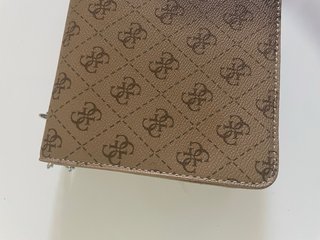 Bandolera Guess beige monograma