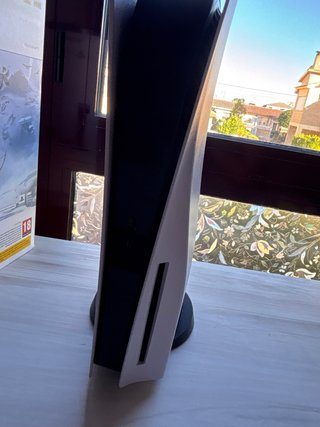 Consola PS5 + 3 Juegos. NUEVA