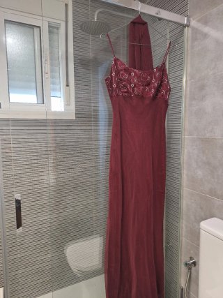 Vestido largo de fiesta burdeos