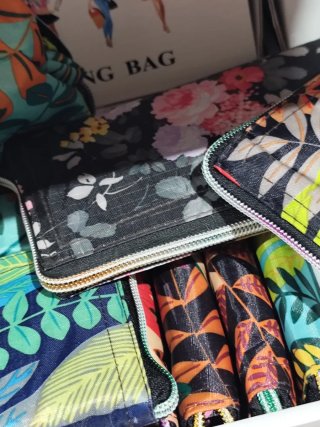 Bolso de mano con estampado floral (x unidad)
