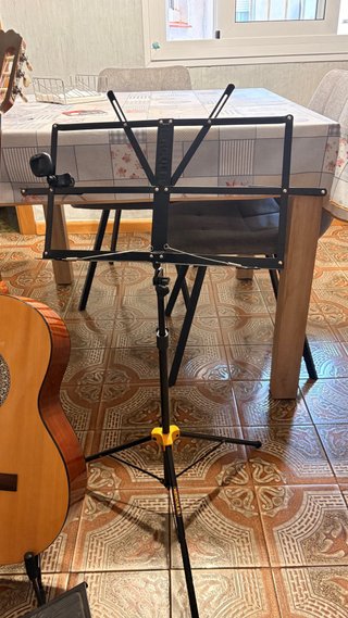 Guitarra Admira + Accesorios