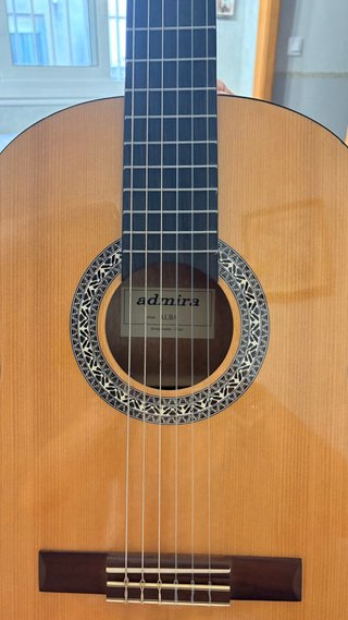 Guitarra Admira + Accesorios