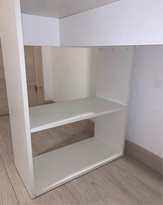 Escritorio juvenil blanco con estantería