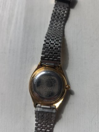 Reloj Citizen Crystron Dorado