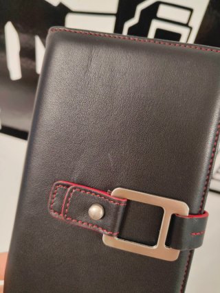 Cartera Puntotres Piel Negra y Estuche Plateado