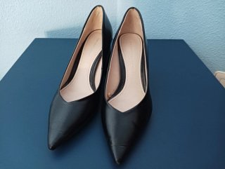 Zapatos tacón Zara punta negros T.37