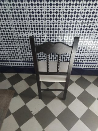 Juego de 4 sillas lacadas y tapizadas