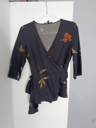 Blusa japonesa peplum floral