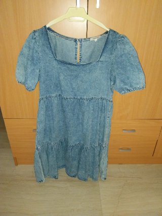 Vestido vaquero con escote cuadrado
