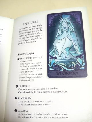 Oráculo Ocultismo Tikal con libro y cartas
