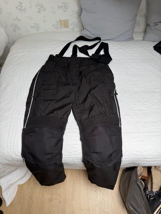 2 Chaquetas mas 1 pantalon de moto