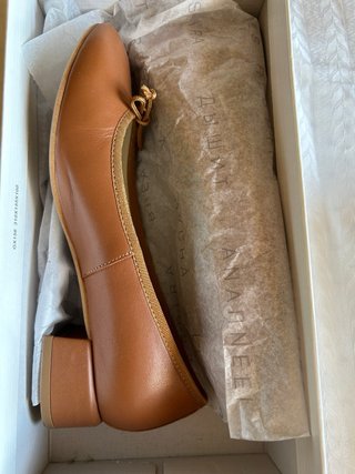 Zapato tacón bajo de piel color beige