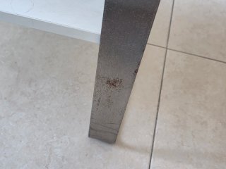 Mesa baja salón blanca y plateada