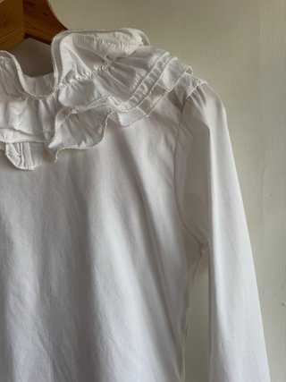 Blusa Pre-Loved blanca con maxi volantes y corte e