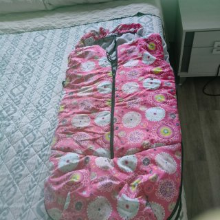 Saco para silla de paseo gris con bordado