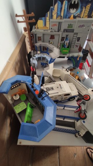 Comisaría y coches Playmobil. Cueva Batman
