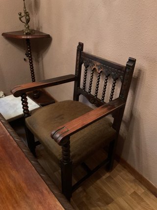 Sillón antiguo madera tallada