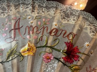 Abanico de encaje bordado a mano