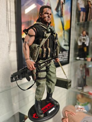 Hot Toys Commando MMS276 Arnold Schwarzenegger 1/6