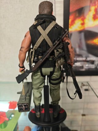 Hot Toys Commando MMS276 Arnold Schwarzenegger 1/6