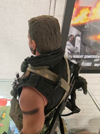 Hot Toys Commando MMS276 Arnold Schwarzenegger 1/6