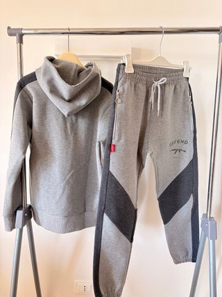 Tuta uomo grigia con zip