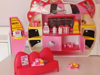 Casa Hello Kitty Café y Escenario