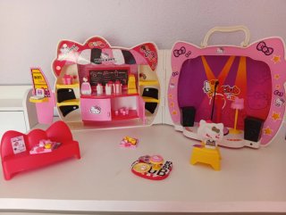 Casa Hello Kitty Café y Escenario