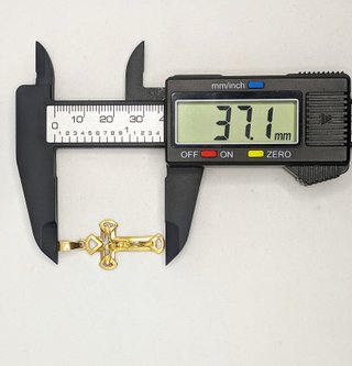 Colgante Cruz de oro de 18k, 2.76 g.