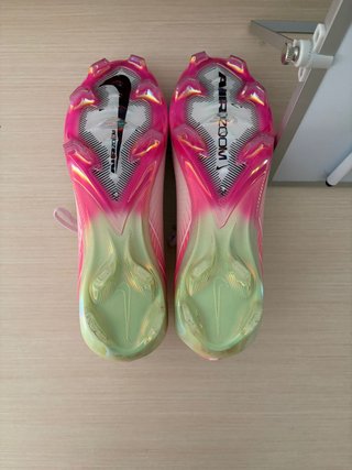 Botas de fútbol Nike rosas talla [Talla]