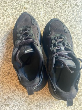 Zapatillas negras nuevas