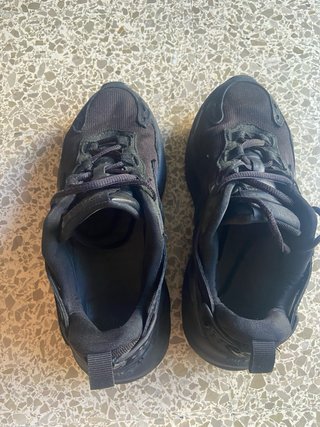 Zapatillas negras nuevas