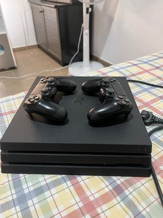 Consola PS4 Pro 1TB Negra + 13 Juegos