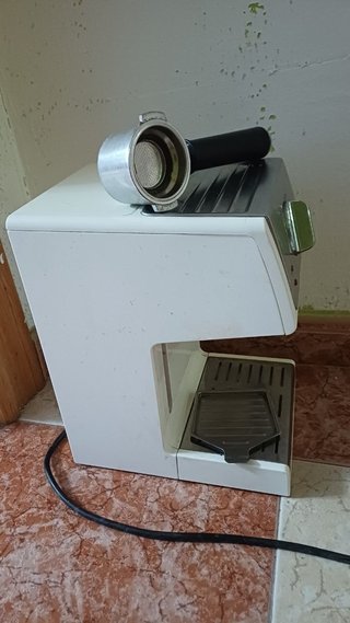 Cafetera De'Longhi Stilosa Blanca