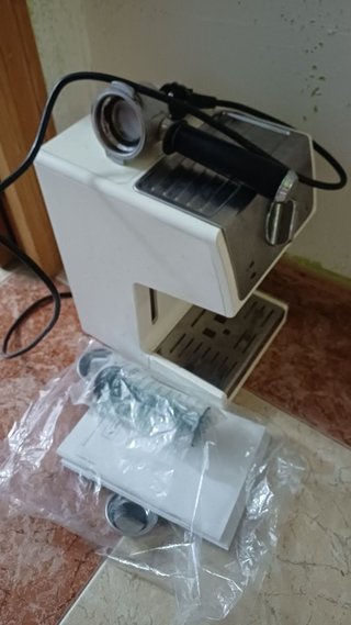 Cafetera De'Longhi Stilosa Blanca