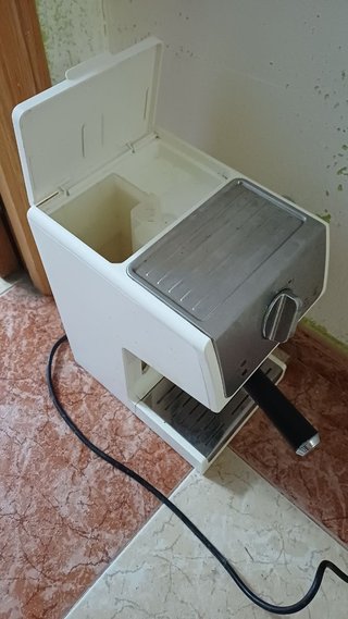 Cafetera De'Longhi Stilosa Blanca